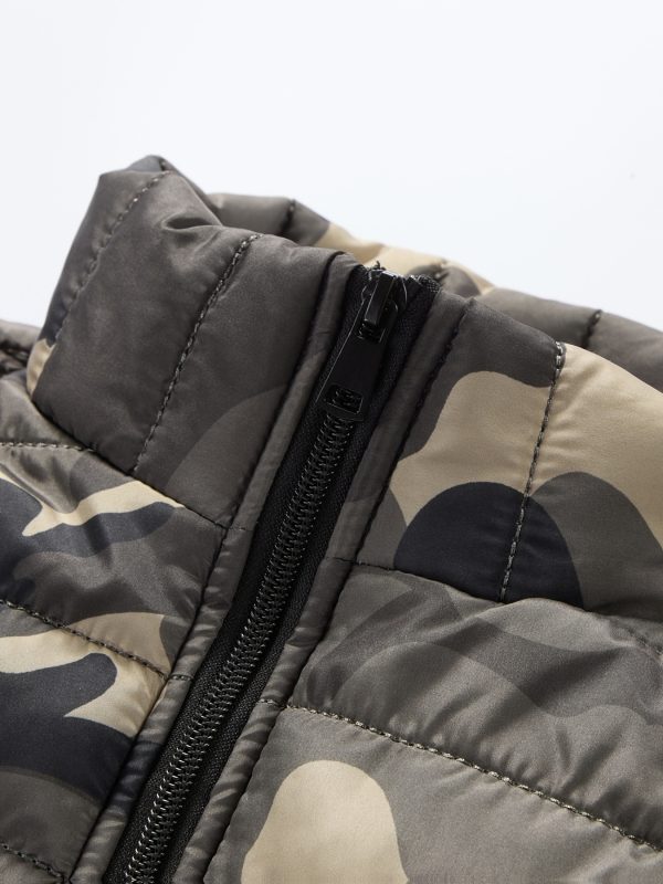 Men's Camouflage Casual Sport Jacket, Featuring a Small Stand-up Collar Design - a Classic and Versatile Windbreaker with Zippered Pockets for Easy Carrying and Storage. This Loose-fitting Warm Jacket Offers a Regular Fit, Ideal for Casual Outdoor