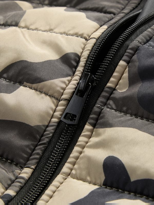 Men's Camouflage Casual Sport Jacket, Featuring a Small Stand-up Collar Design - a Classic and Versatile Windbreaker with Zippered Pockets for Easy Carrying and Storage. This Loose-fitting Warm Jacket Offers a Regular Fit, Ideal for Casual Outdoor