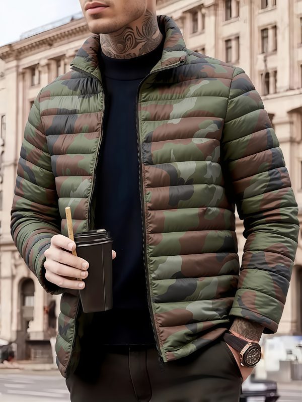 Men's Camouflage Casual Sport Jacket, Featuring a Small Stand-up Collar Design - a Classic and Versatile Windbreaker with Zippered Pockets for Easy Carrying and Storage. This Loose-fitting Warm Jacket Offers a Regular Fit, Ideal for Casual Outdoor